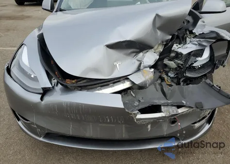 2024 Tesla Model Y из США, поврежденный, VIN 7SAYGDEE4RA310564